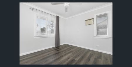 Charming Home in Lethbridge Park - Photo 3