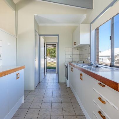 $750 per week / $3,000 Bond - Photo 1