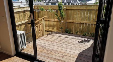 Modern Two-Story Townhouse with Sunny Courtyard - Photo 4