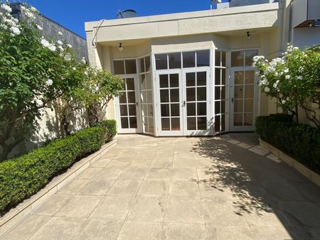 Beautifully presented terrace home - Photo 5