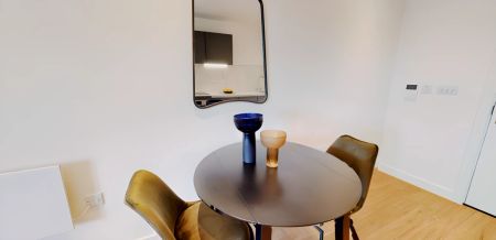 Studio - Photo 2