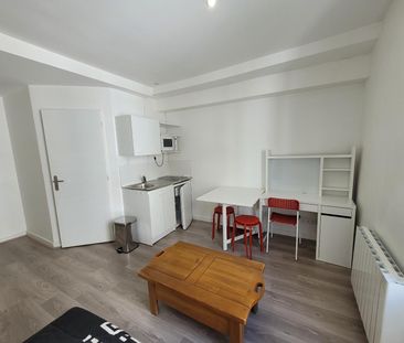 Location Appartement 1 pièce 16m² LYON 3ème - Photo 1