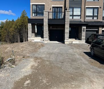 For Lease - 150 Blue Forest Crescent, Barrie, Ontario - Photo 2