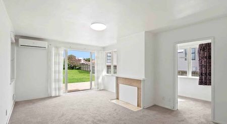 Cheapest 3 Bedroom Rental Home in Panmure - Photo 5