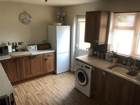 2 bedroom terraced house to rent - Photo 4