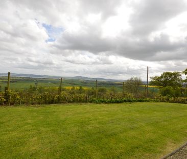 The Old Farmhouse Hilltown of Ballindean, Inchture, Perthshire - Photo 2