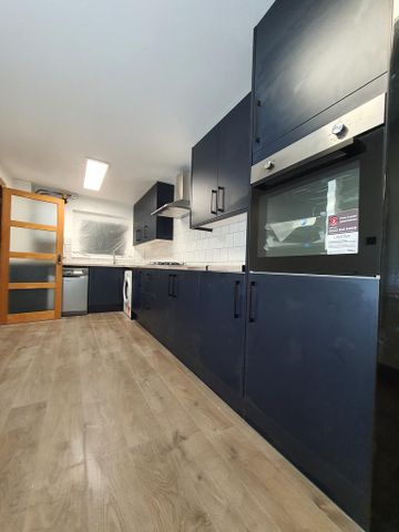 2 bedroom terraced house to rent - Photo 3