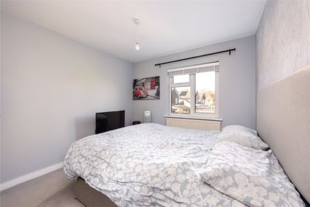 Snowdrop Way, Woking - 4 bedrooms Property for lettings - Seymours - Photo 4