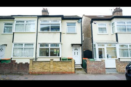 2 Bed Semi-Detached House, Walton Road, E12 - Photo 2