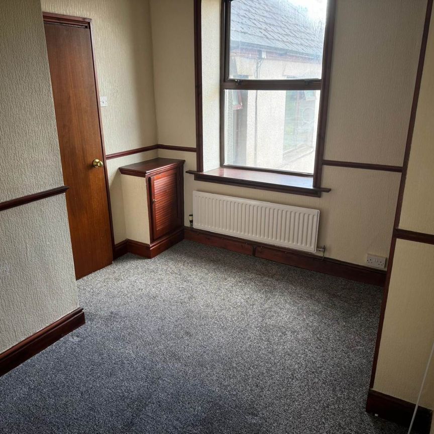 Price £800 pcm - Available Now - Unfurnished - Photo 1