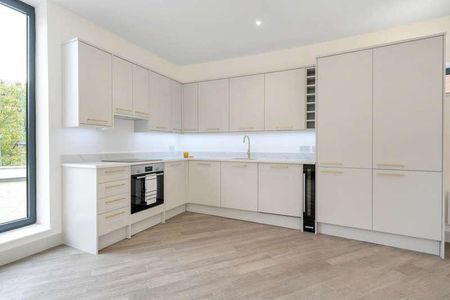 Norbury Crescent, London, SW16 - Photo 3