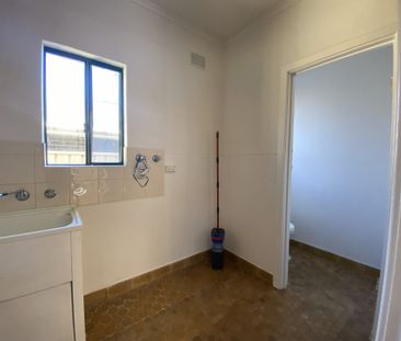 Freshly Painted with a Huge Backyard&excl; - Photo 3