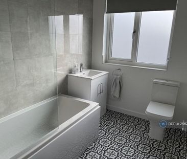 3 bedroom terraced house to rent - Photo 5