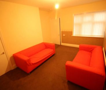 3 bedroom flat to rent - Photo 2
