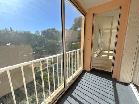 Location Appartement 4 pièces 67m² CASSIS 13260 - Photo 2