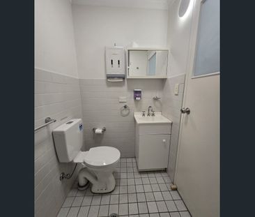 Well-Presented Two-Bedroom Unit in Prime Newtown Location - Photo 4