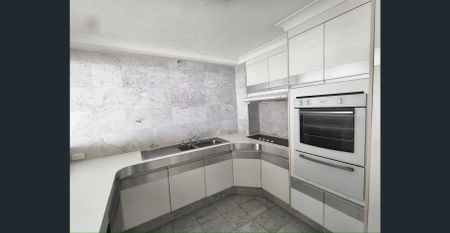 Ocean View 2 Bedroom Apartment - Unfurnished - Photo 4