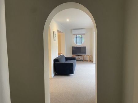 Charming 1-Bedroom Downstairs Apartment - Photo 5