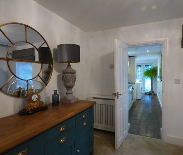 Terraced House to rent on - Photo 5