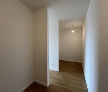 3-Zimmer-Wohnung mit kleinem Balkon im 7. Stock direkt am Modenapar... - Foto 2