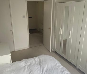 1 Bed Flat, Trevithick House, SW8 - Photo 5