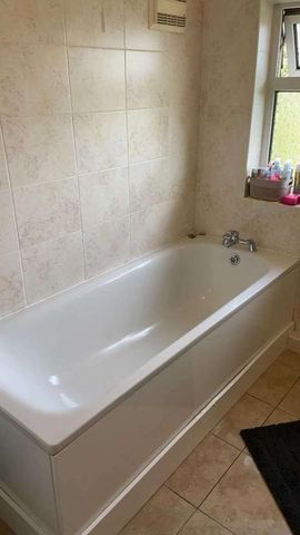 En Suite-, Pewley Way, Guildford, GU1 - Photo 3