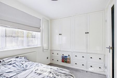 3 bedroom end of terrace house to rent - Photo 3