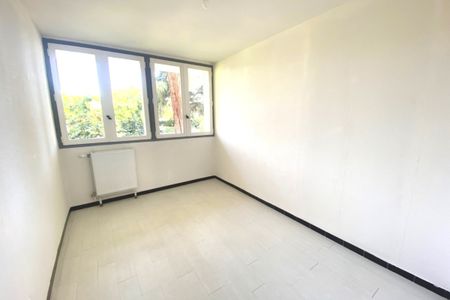 ROMANS-SUR-ISERE : T3 A LOUER AVEC PLACE PARKING DANS COPROPRIETE FERMEE - Photo 2