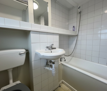 1 bed flat to rent in Tudor House, South Lynn Crescent, Bracknell, ... - Photo 4