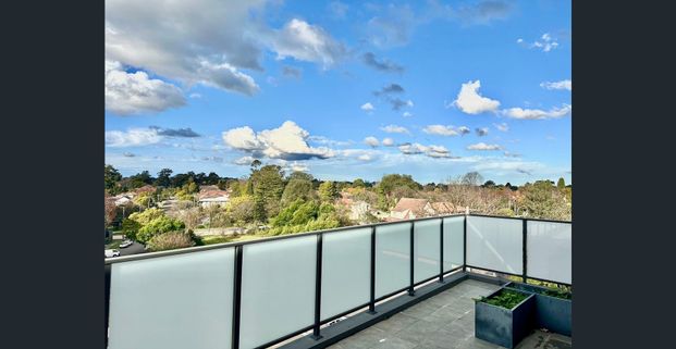 Almost Brand New Three Bedroom Penthouse with 2 large balconies - Photo 1