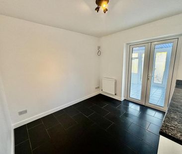 3 bedroom semi-detached house to rent - Photo 3