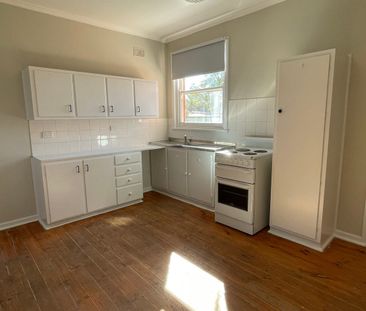 Stylish 3-bedroom maisonette - Photo 3