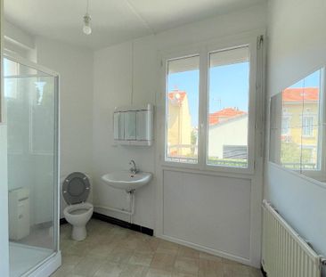 Location Appartement 3 pièces 74m² GUILHERAND GRANGES 07500 - Photo 5