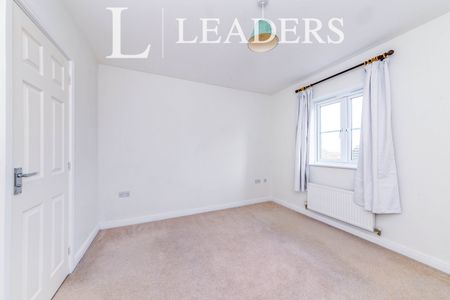 3 bedroom house to rent Ross Drive, Stamford, PE9 - Photo 2