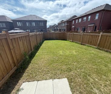 For Lease - 74 Fruitful Crescent, Whitby, Ontario - Photo 2