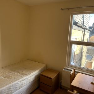 Room in a Shared House, Leslie Road, E11 - Photo 2