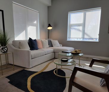 Large Luxury Main Floor 2 bedroom plus den Condo near Downtown – Pe... - Photo 1