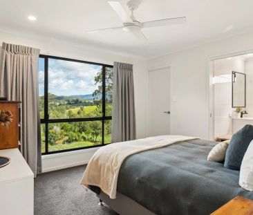 Modern 3-Bedroom retreat with stunning views and ultimate privacy - Photo 6