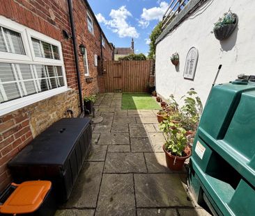 3 bedroom terraced house to rent - Photo 4