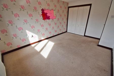 4 bedroom semi-detached house to rent - Photo 3