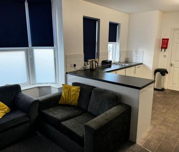 1 bedroom in a house share to rent - Photo 2