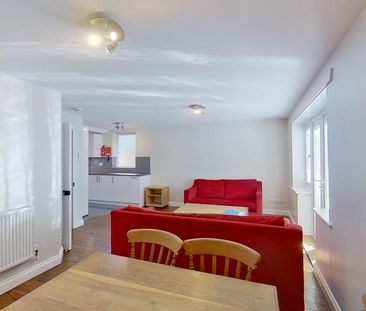 5 bedroom end of terrace house to rent - Photo 1