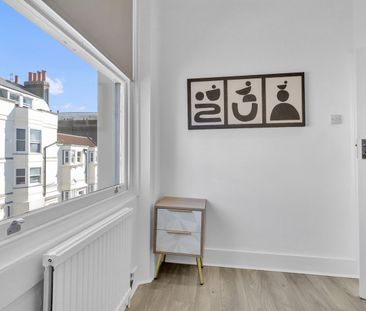 3 Bed Flat, Clarence Square, BN1 - Photo 3