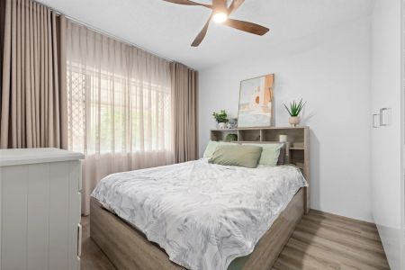 STYLISH ONE-BEDROOM APARTMENT IN PRIME COORPAROO LOCATION - Photo 4