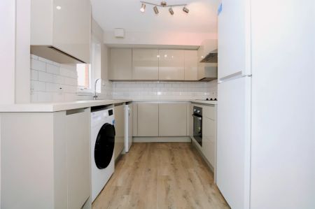 2Bedrooms, 1Bathrooms - Photo 3