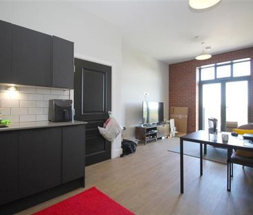 1 bedroom penthouse to rent - Photo 3