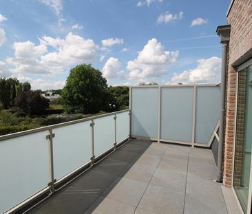 Prachtig penthouse (121 m²) met zonnig terras, parking en lift rech... - Photo 2