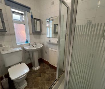 1 bedroom in a house share to rent - Photo 4