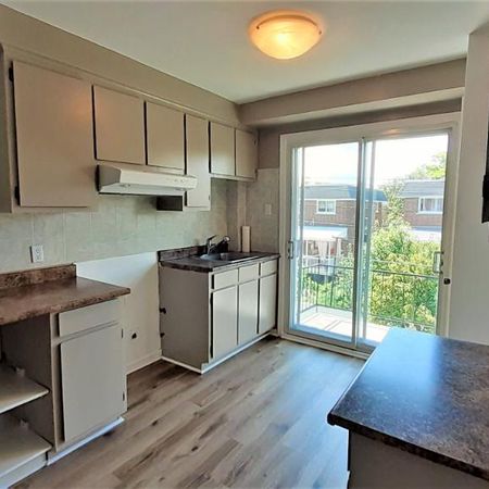 N-Rosemont 4.5 HAUT TRIPLEX près de tout; pas besoin de voiture! - Photo 3