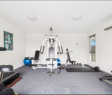 3 bedroom Townhouse available now - Photo 3